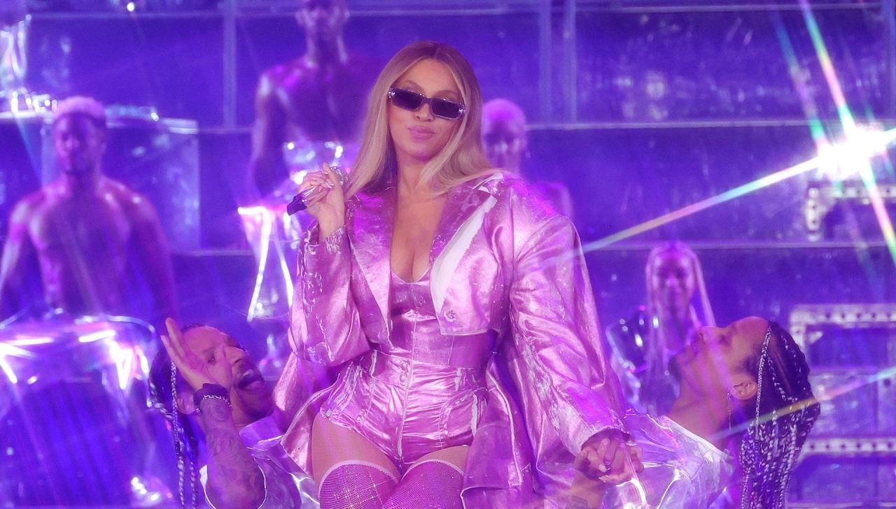 Beyonce nfl christmas gameday performance