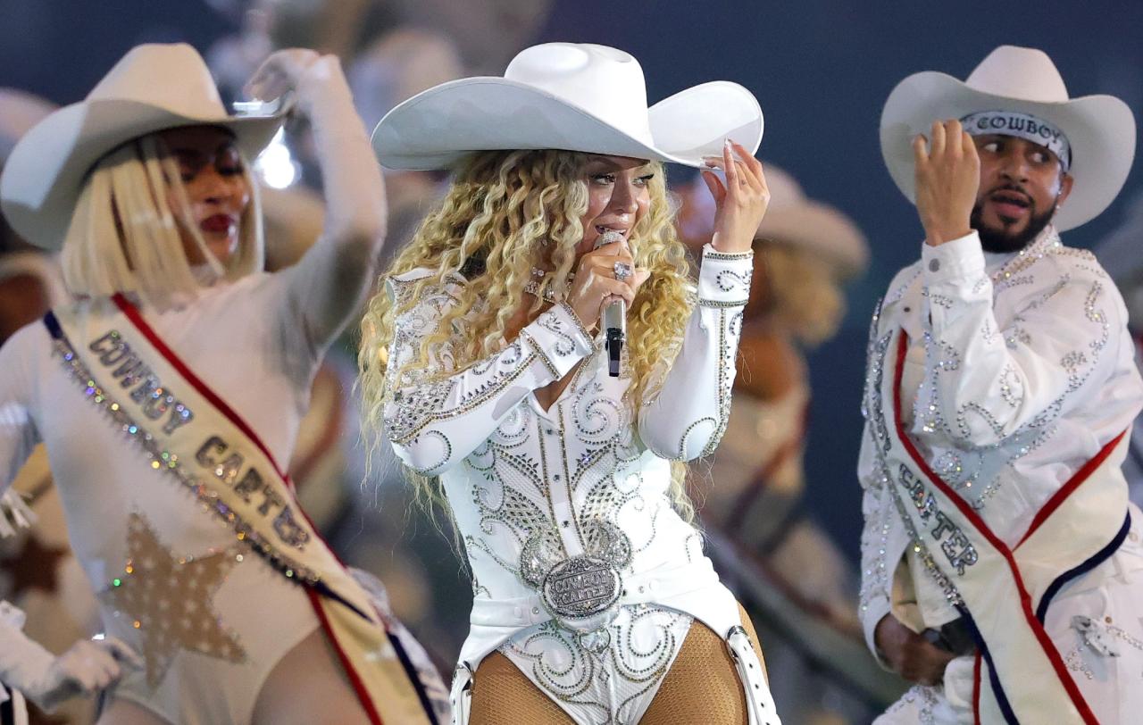 Beyonce christmas halftime time